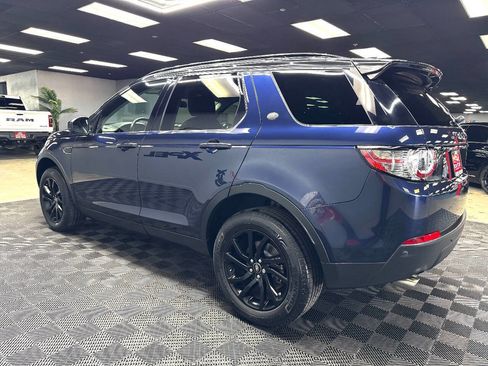 Used 2017 Land Rover Discovery Sport SE image 8