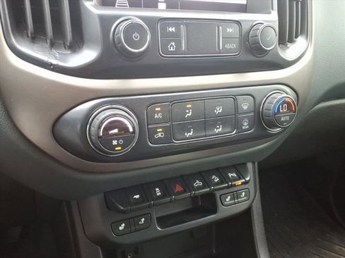 Used 2020 Chevrolet Colorado Z71 image 16