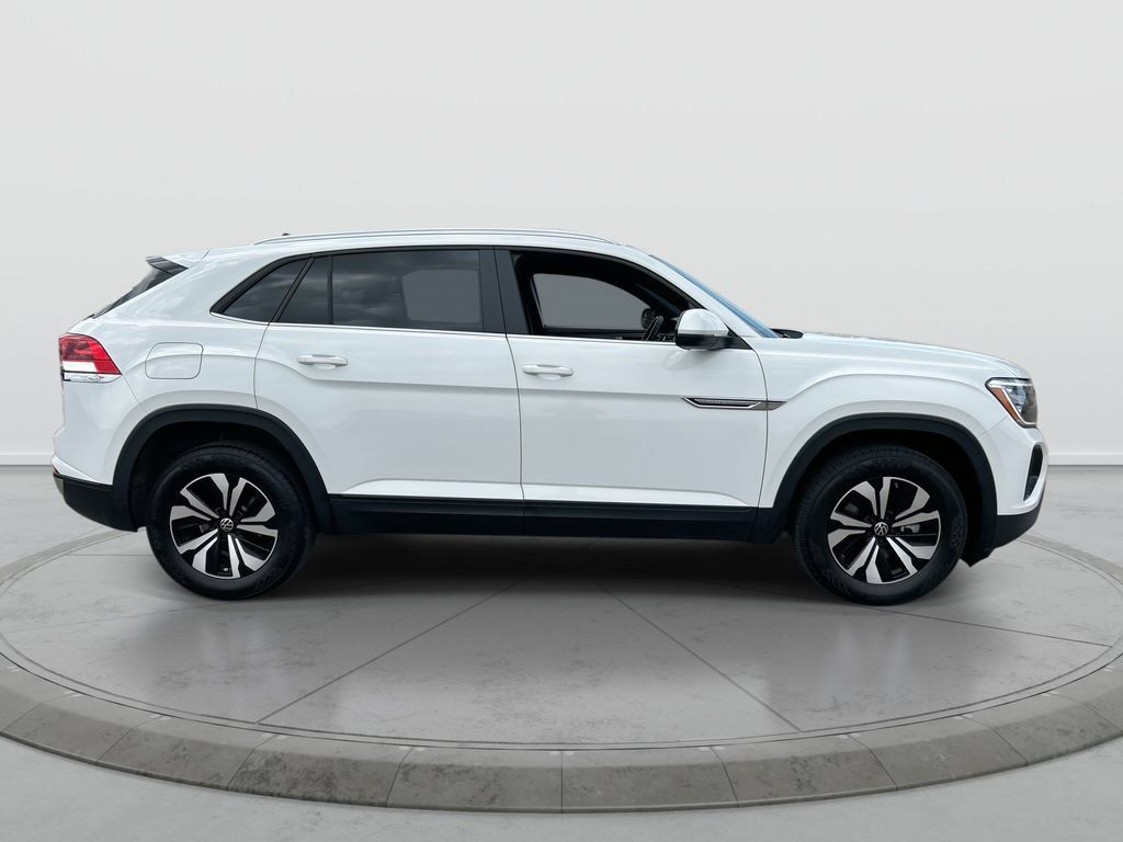 Used 2024 Volkswagen Atlas Cross Sport SE FWD image 9