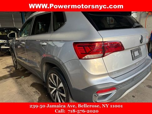 Used 2024 Volkswagen Taos SE image 6