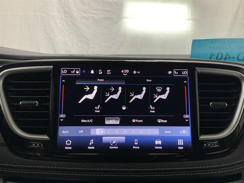 Used 2024 Chrysler Pacifica Touring-L image 31