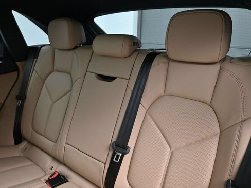 Certified 2026 Porsche Macan AWD/4WD image 6
