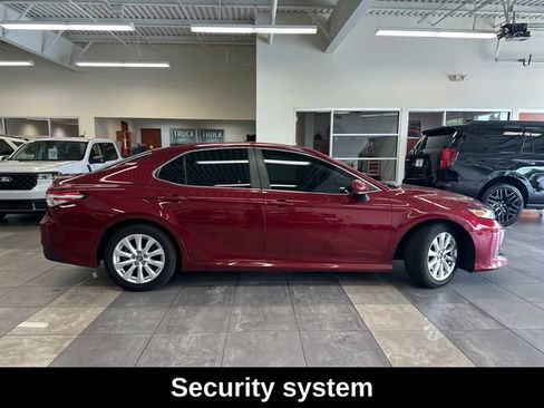 Used 2018 Toyota Camry LE FWD image 8