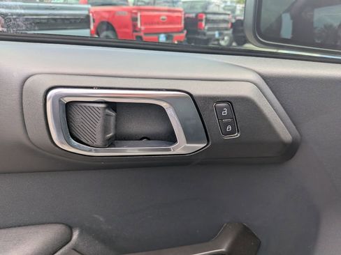 Used 2025 Ford Bronco Badlands image 21