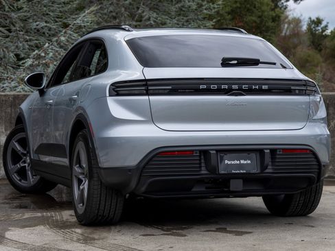 New 2025 Porsche Macan Electric image 3