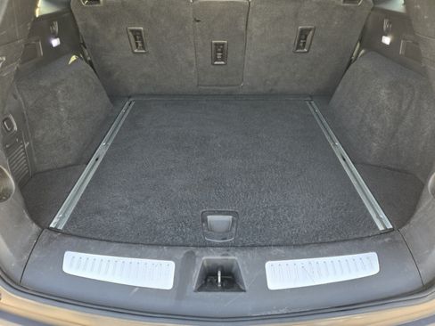 Used 2017 Cadillac XT5 Platinum AWD/4WD image 30