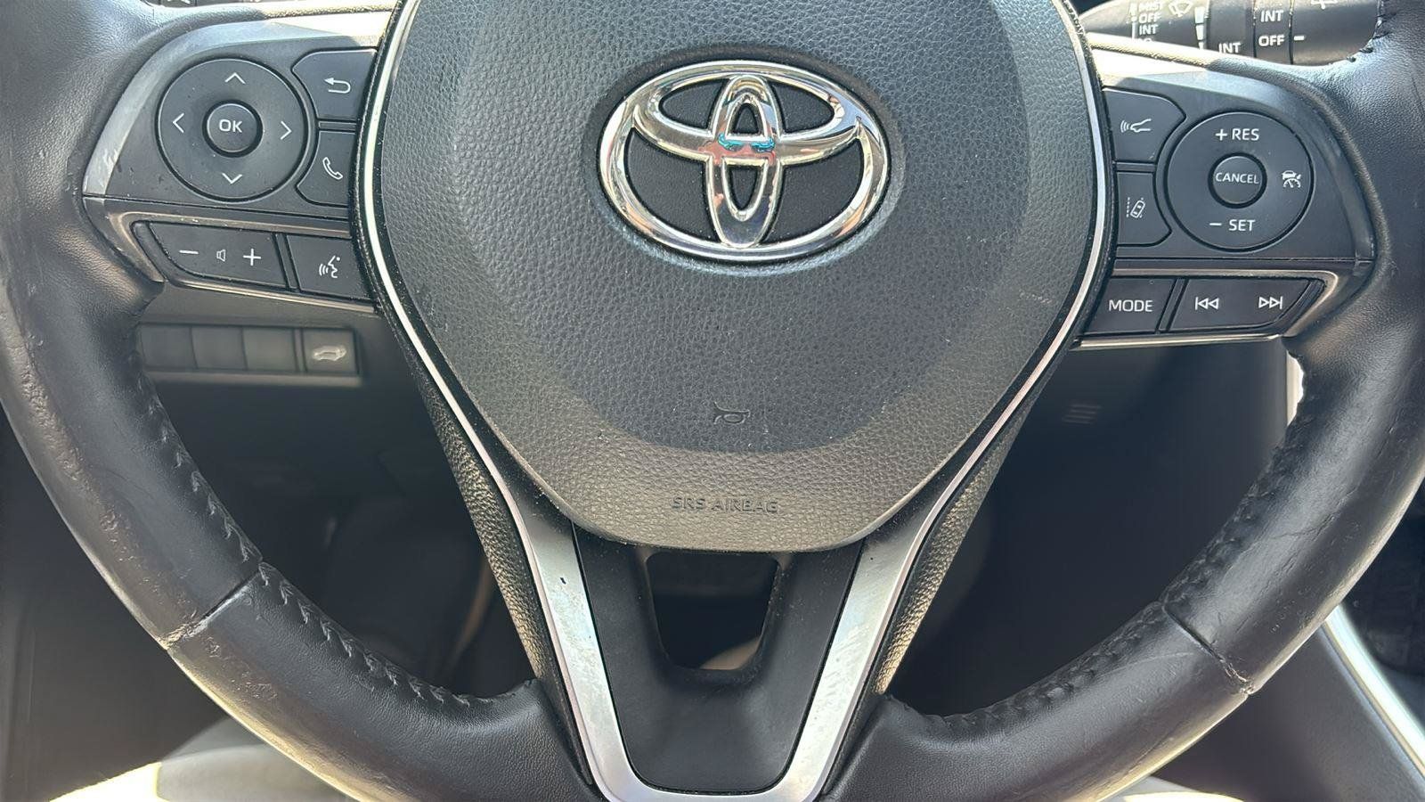 Used 2019 Toyota RAV4 XLE Premium FWD image 29