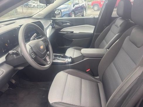 Used 2024 Chevrolet Trax LT FWD image 8