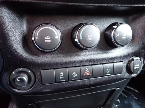 Used 2016 Jeep Wrangler Sahara w/ Connectivity Group AWD/4WD image 19