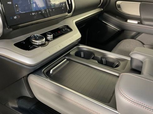 New 2025 Ford Expedition Active image 20