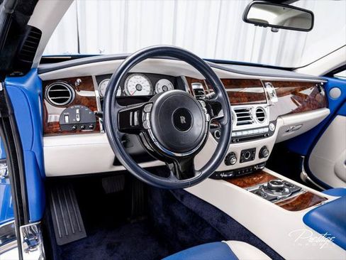 Used 2017 Rolls-Royce Wraith RWD image 27
