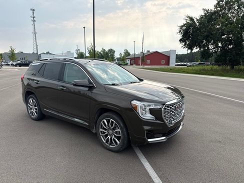 Used 2023 GMC Terrain Denali w/ LPO, Floor Liner Package AWD/4WD image 3