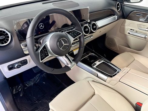 New 2026 Mercedes-Benz GLB 250 image 9