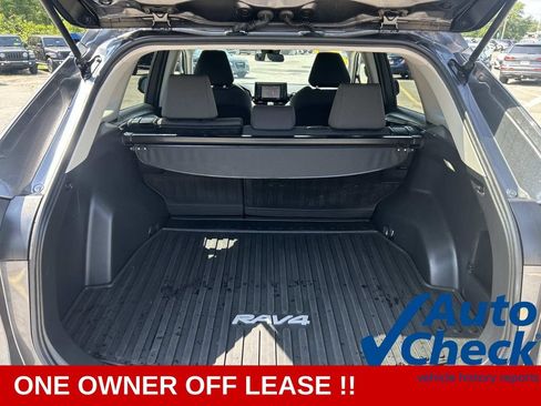 Used 2022 Toyota RAV4 XLE AWD/4WD image 11