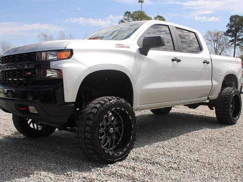 Used 2020 Chevrolet Silverado 1500 Custom Trail Boss w/ Custom Convenience Package image 3