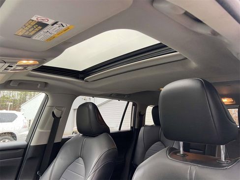 Used 2021 Toyota Highlander XLE image 18