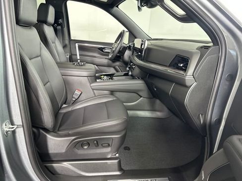 Used 2025 Chevrolet Tahoe LT w/ Comfort Package image 36