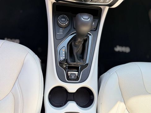 Used 2019 Jeep Cherokee Limited AWD/4WD image 19