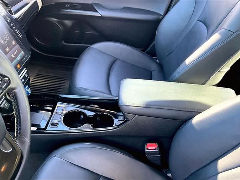 Certified 2022 Toyota Prius Limited image 14