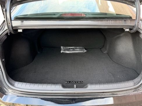 Used 2025 Hyundai Elantra Sport image 9