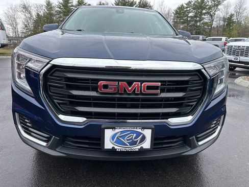 Used 2023 GMC Terrain SLE w/ Driver Convenience Package AWD/4WD image 9