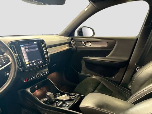 Used 2021 Volvo XC40 T5 R-Design w/ Climate Package image 25