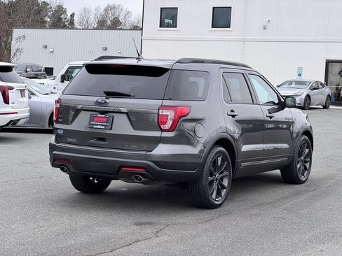 Used 2018 Ford Explorer XLT w/ Equipment Group 202A image 7