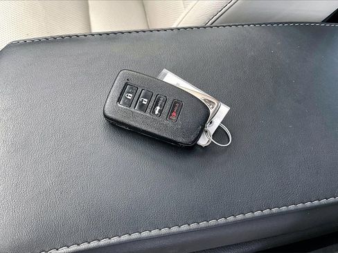 Used 2015 Lexus ES 300h image 35