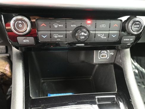 Used 2025 Jeep Compass Limited AWD/4WD image 32