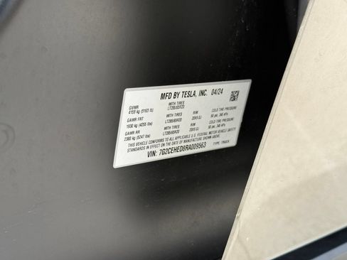 Used 2024 Tesla Cybertruck AWD Crew Cab image 29