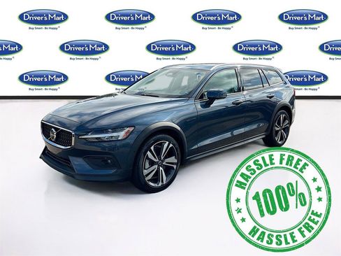 Used 2025 Volvo V60 B5 Cross Country Plus AWD/4WD image 3