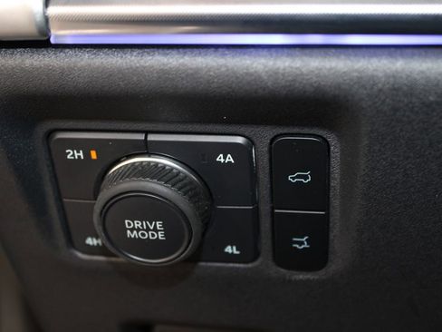 Used 2025 Ford Expedition Platinum image 27