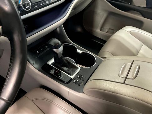 Used 2019 Toyota Highlander XLE image 20