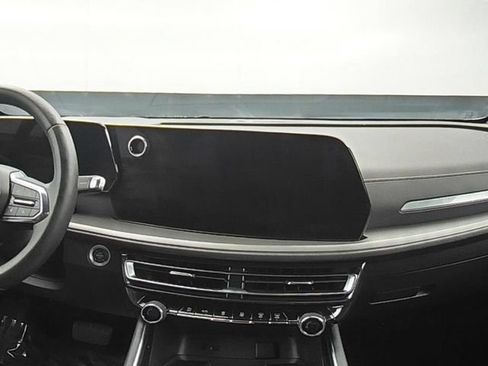 Used 2025 Chevrolet Traverse LT AWD/4WD image 24