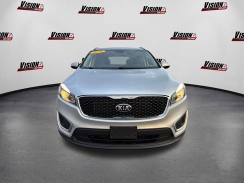 Used 2016 Kia Sorento LX image 2