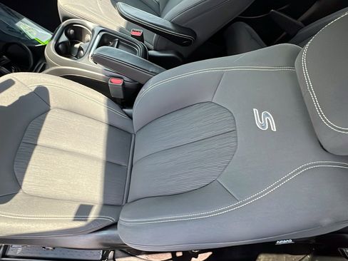 Used 2019 Chrysler Pacifica Touring Plus FWD image 11