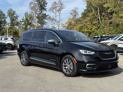 Used 2022 Chrysler Pacifica Pinnacle