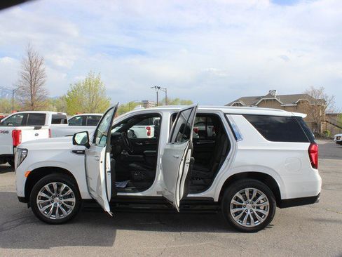 Used 2023 GMC Yukon Denali w/ Advanced Technology Package AWD/4WD image 10