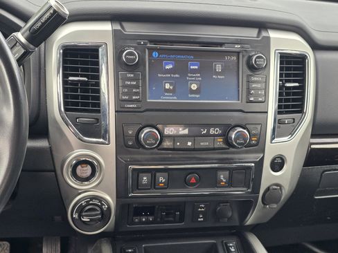 Used 2018 Nissan Titan SV w/ SV Convenience Package AWD/4WD image 19