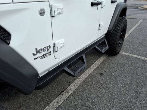 Used 2018 Jeep Wrangler Unlimited Sport AWD/4WD image 11
