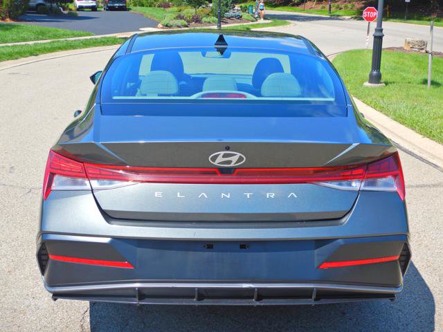 Used 2025 Hyundai Elantra SEL FWD image 9