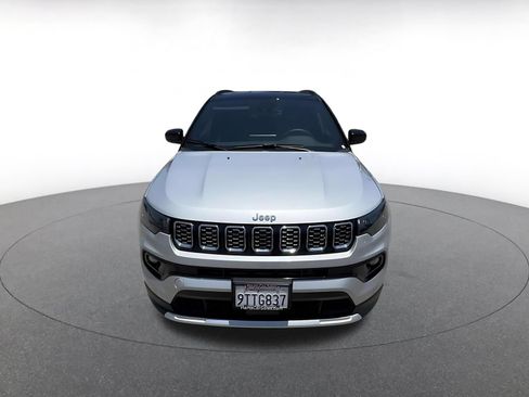 Used 2025 Jeep Compass Limited AWD/4WD image 4