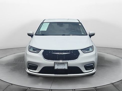 Used 2023 Chrysler Pacifica Touring-L FWD image 8