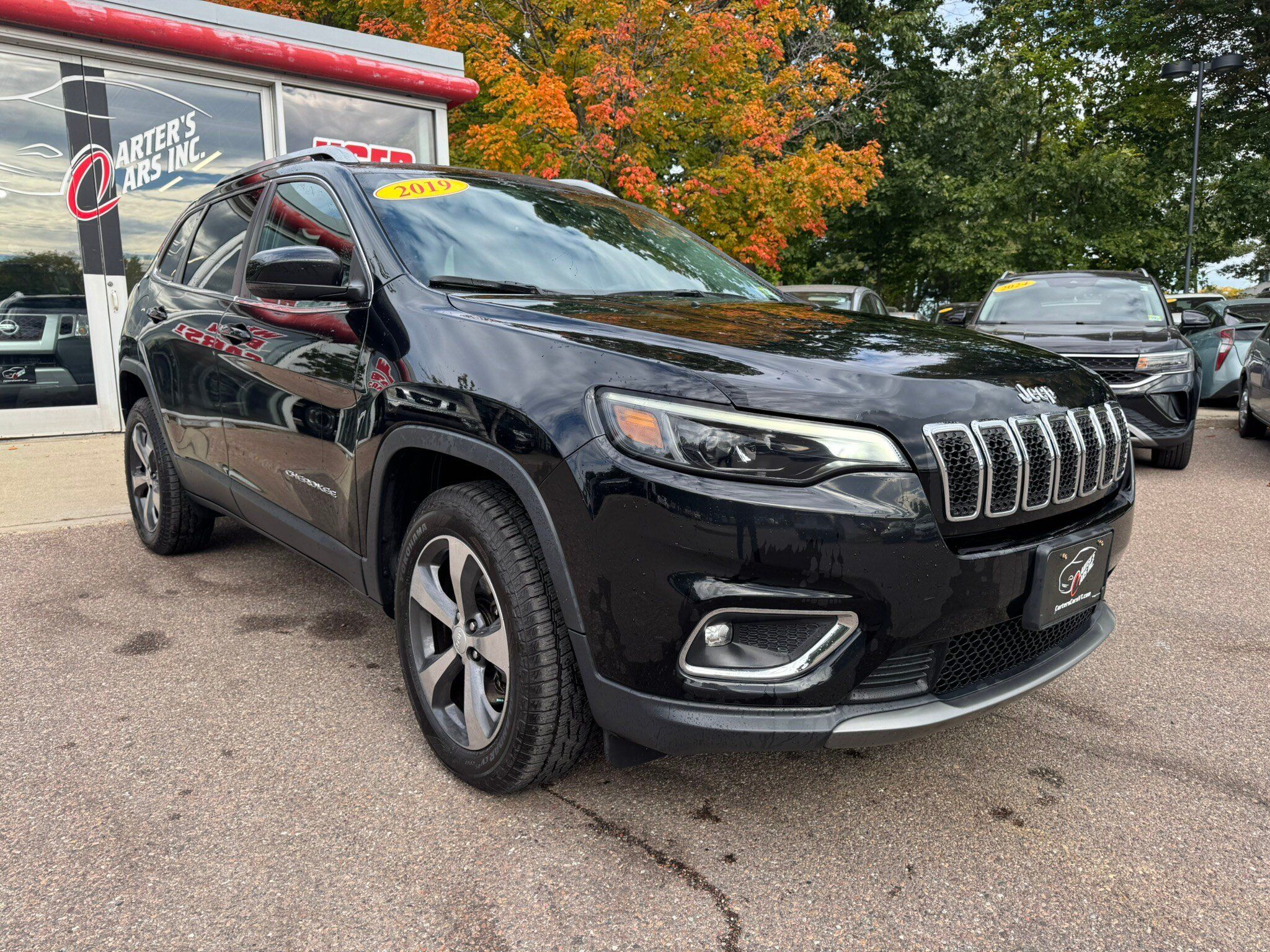 Used 2019 Jeep Cherokee Limited AWD/4WD image 2