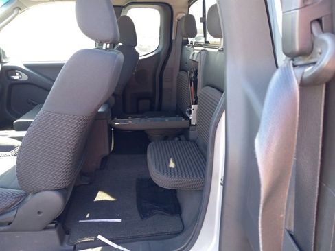 Used 2008 Nissan Frontier SE w/ Tow Hitch Pkg image 19