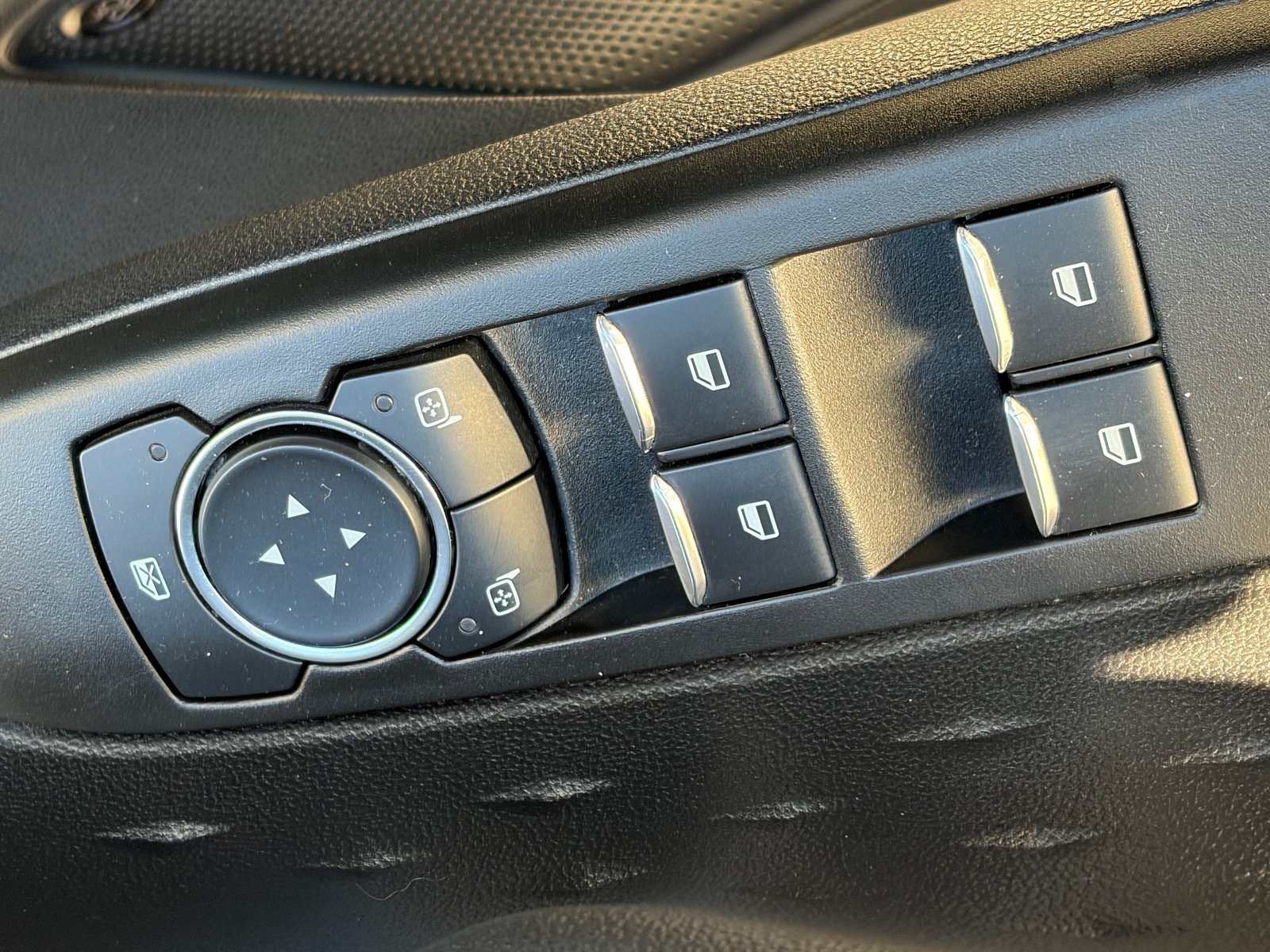 Used 2020 Ford Escape Titanium FWD image 7