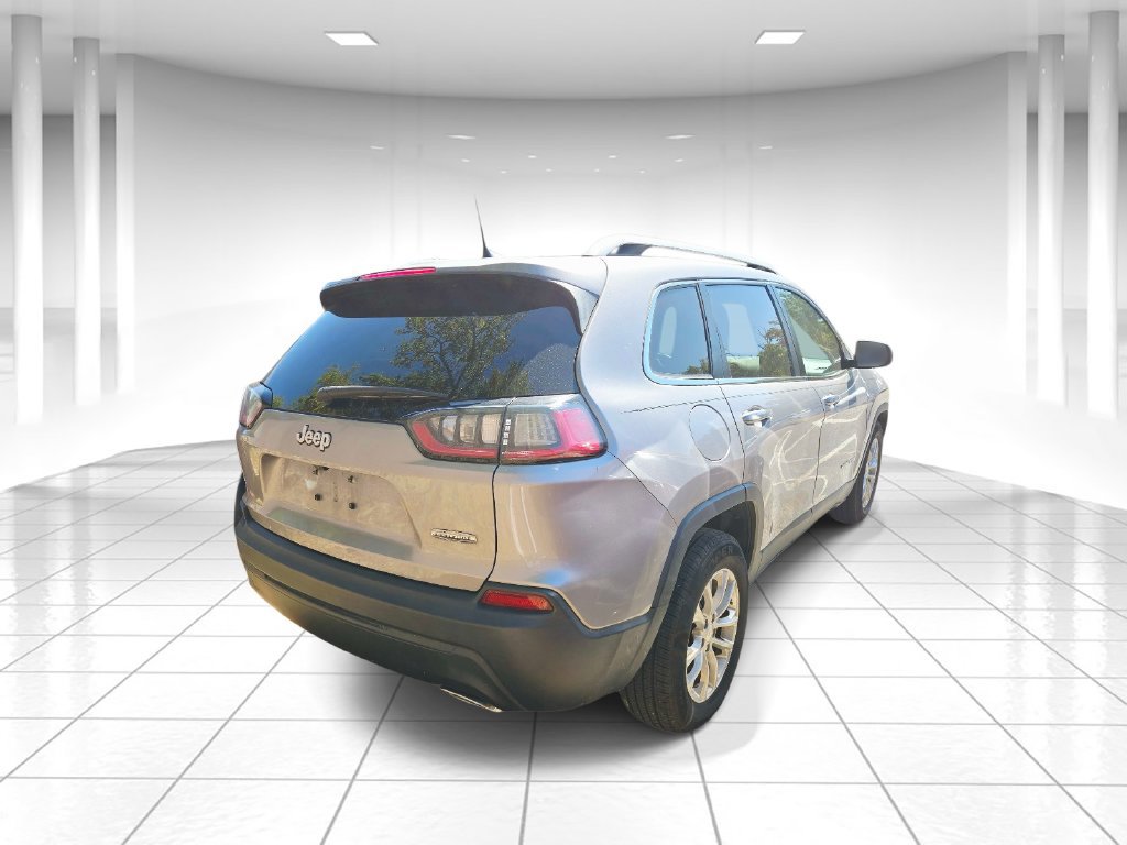 Used 2019 Jeep Cherokee Latitude w/ Popular Appearance Group FWD image 2