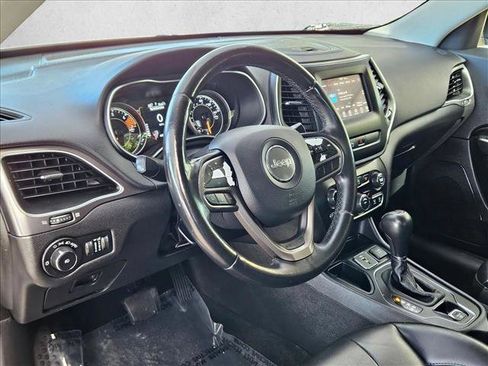 Used 2019 Jeep Cherokee Latitude Plus image 10