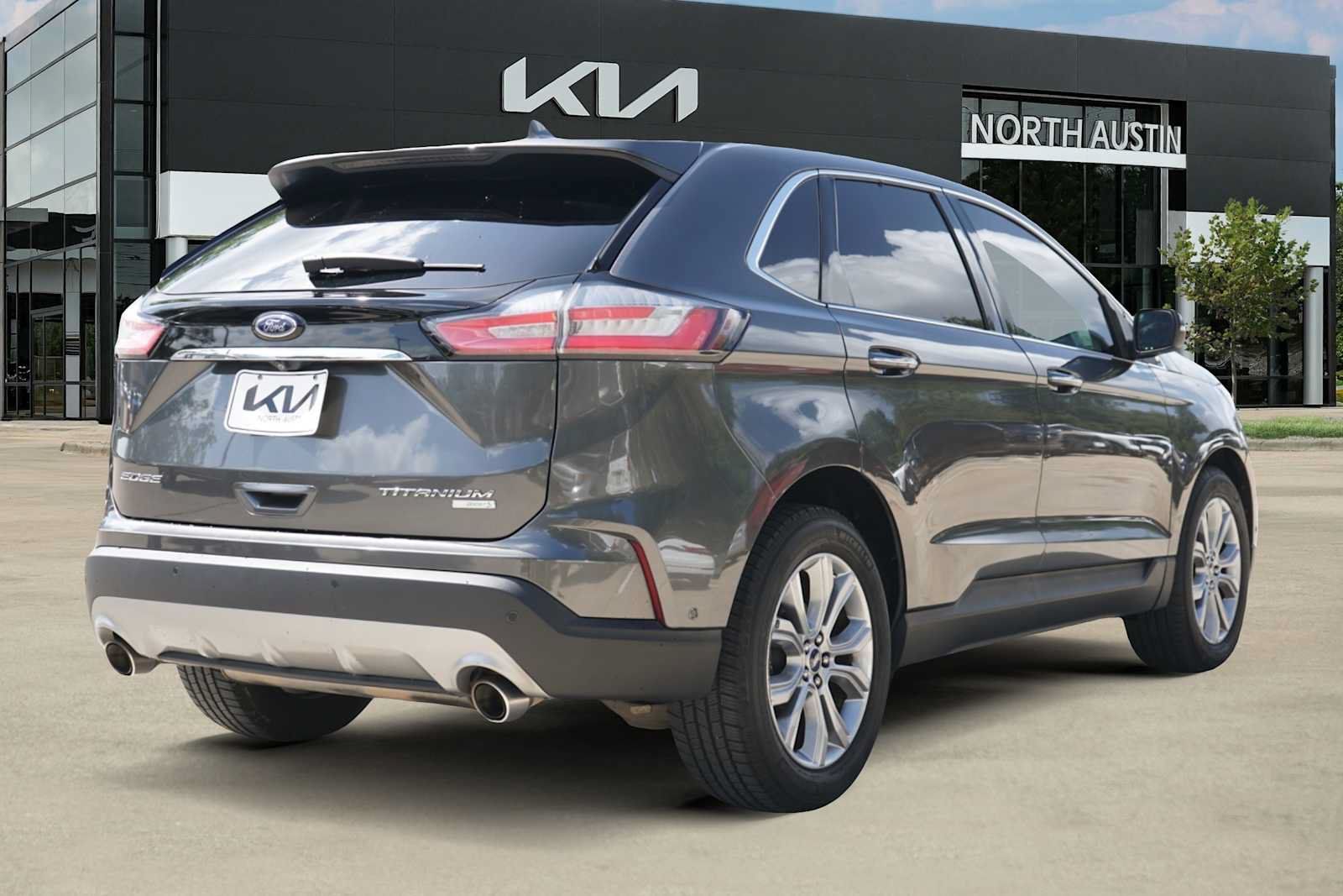 Used 2019 Ford Edge Titanium w/ Equipment Group 301A FWD image 5