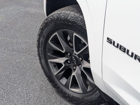 Used 2024 Chevrolet Suburban Z71 w/ Luxury Package image 8